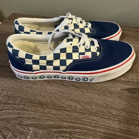Vans - Picture 2 of 4